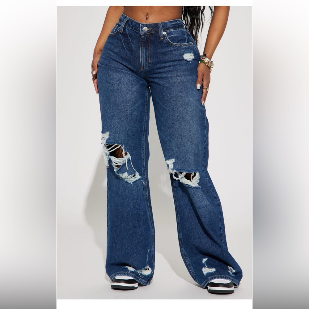 (NWOT) FASHIONOVA DISTRESSED JEANS